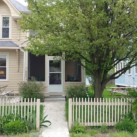 Aunt Jane'S Guest House